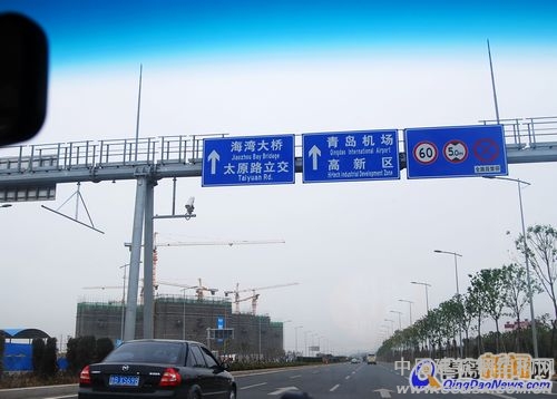 308國(guó)道上帶有海灣大橋的道路導(dǎo)航牌已更新好